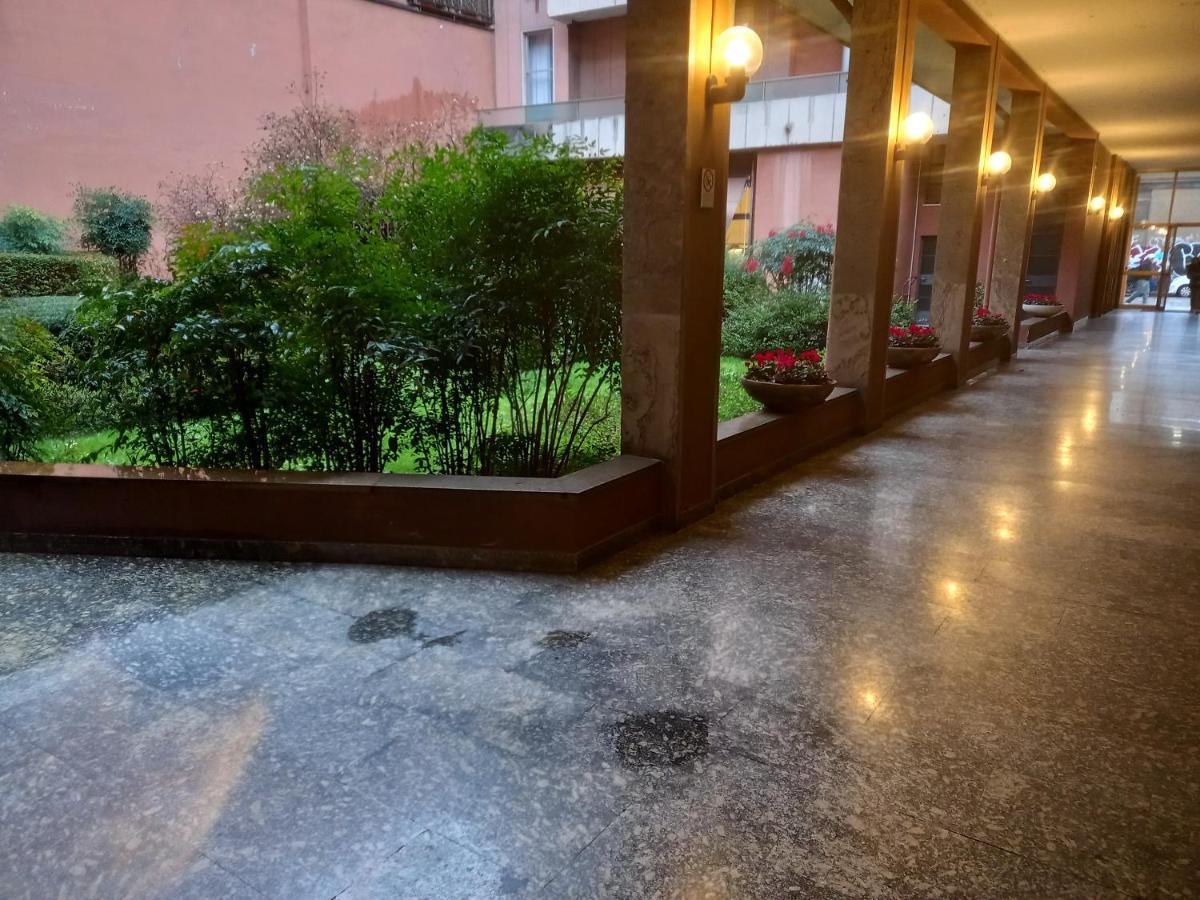 The Boheme Vintage Junior Suite ---- Cozy & Quiet & Comfortable With Private Bathroom & Fully Equipped Kitchenette & Cozy Balcony - Lift To 4Th Floor - Metro' Verde -Green Subway Porta Genova Milano Ngoại thất bức ảnh